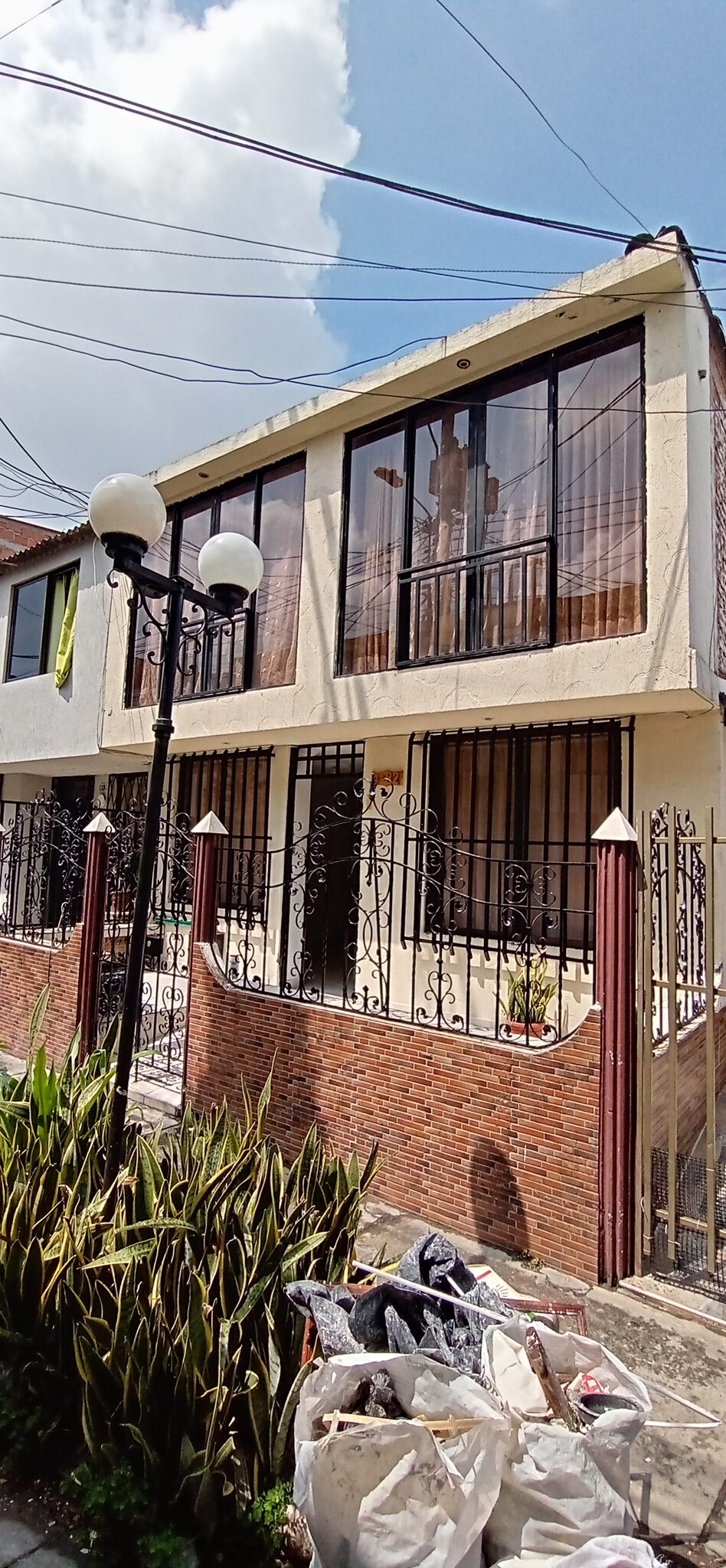 Acogedora Casa en Ciudadela Santa Barbara – Cali, Valle del Cauca